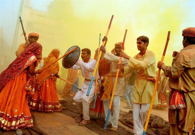 होली में रंगों से सराबोर हुआ हिंदुस्‍तान | पूनम की होली