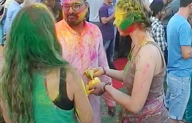 होली में रंगों से सराबोर हुआ हिंदुस्‍तान | पूनम की होली