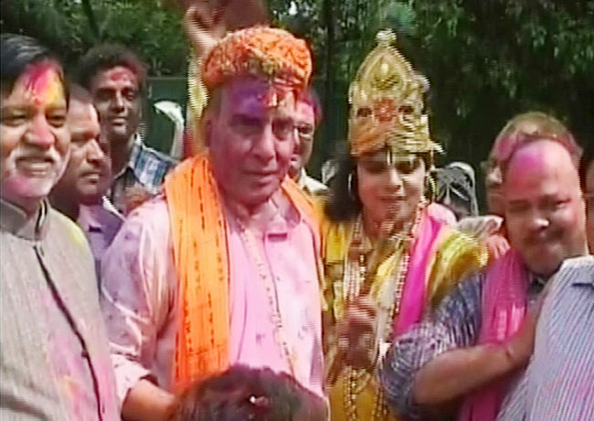 होली में रंगों से सराबोर हुआ हिंदुस्‍तान | पूनम की होली