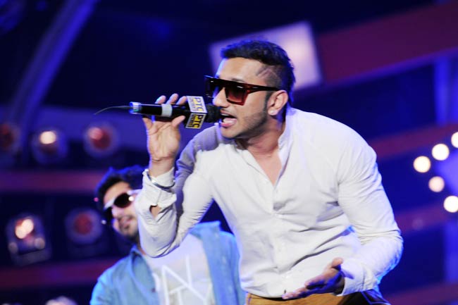 पीटीसी अवार्ड्स में बॉलीवुड सितारे | बोल्‍ड बालाएं