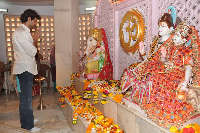 रितिक ने परिवार संग मनाई शिवरात्रि | शानदार रितिक