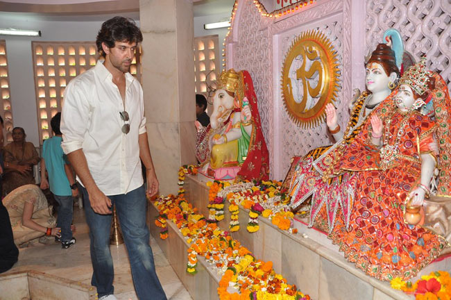 रितिक ने परिवार संग मनाई शिवरात्रि | शानदार रितिक