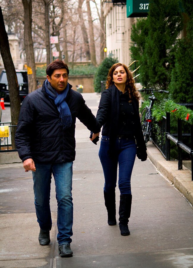 'आई लव न्‍यू ईयर' में कंगना का ग्‍लैमरस अवतार | बोल्‍ड बालाएं