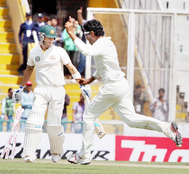 मोहाली में टीम इंडिया ने लगाई जीत की हैट्रिक | शिखर पर 'धवन'