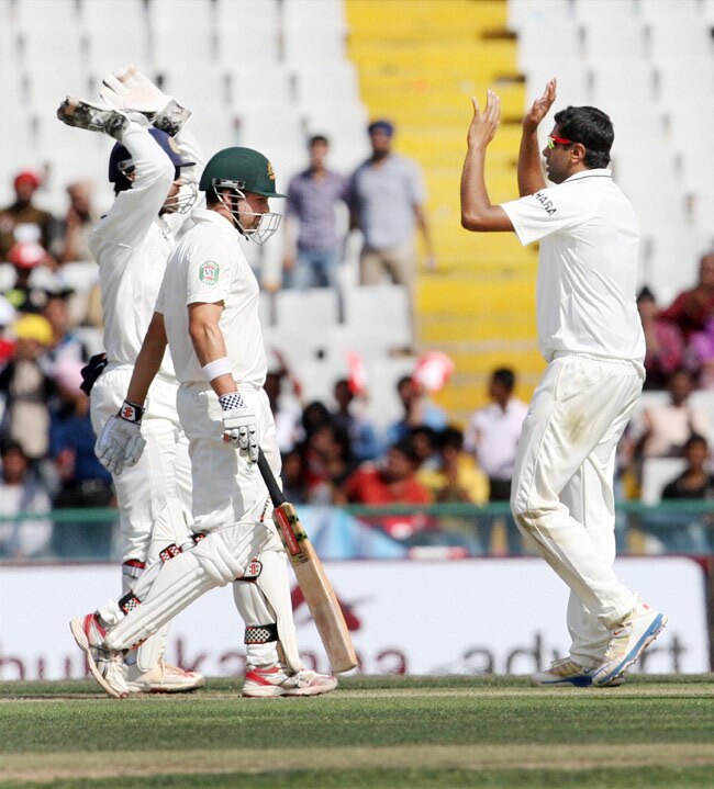 मोहाली में टीम इंडिया ने लगाई जीत की हैट्रिक | शिखर पर 'धवन'