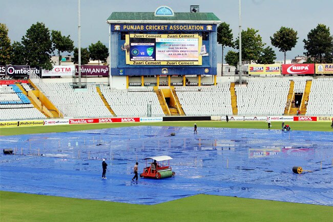 मोहाली में टीम इंडिया ने लगाई जीत की हैट्रिक | शिखर पर 'धवन'