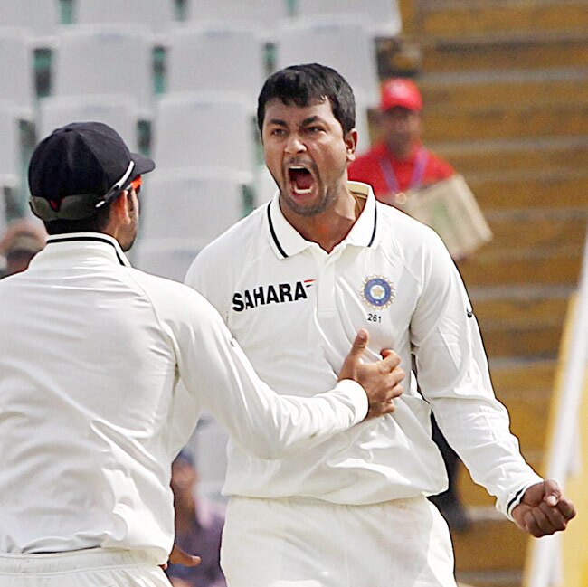 मोहाली में टीम इंडिया ने लगाई जीत की हैट्रिक | शिखर पर 'धवन'