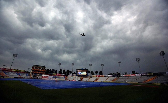 मोहाली में टीम इंडिया ने लगाई जीत की हैट्रिक | शिखर पर 'धवन'