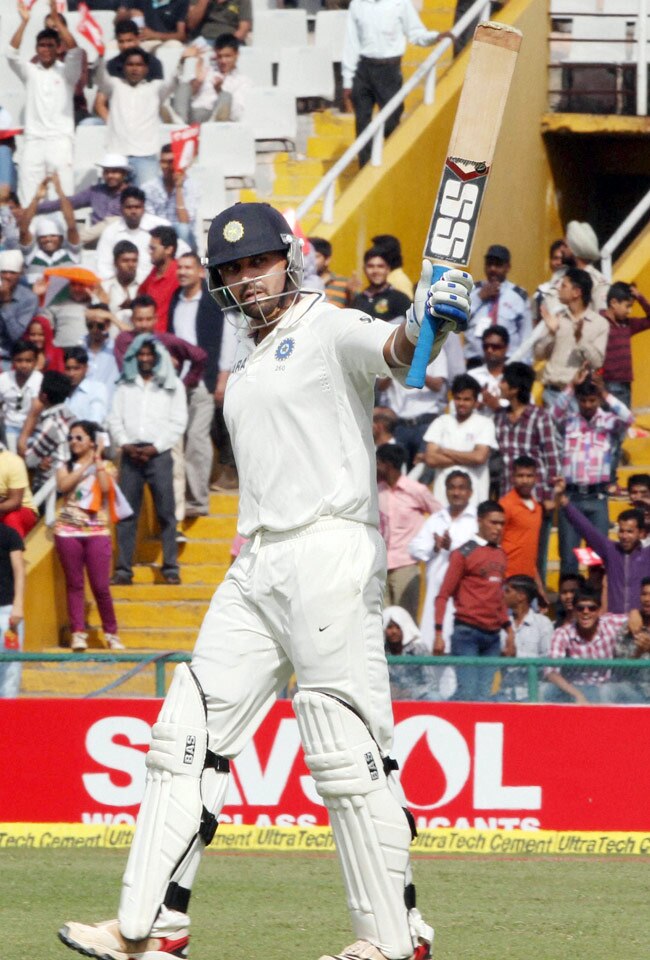 मोहाली में टीम इंडिया ने लगाई जीत की हैट्रिक | शिखर पर 'धवन'