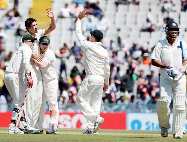 मोहाली में टीम इंडिया ने लगाई जीत की हैट्रिक | शिखर पर 'धवन'