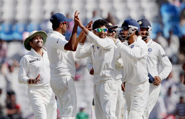 मोहाली में टीम इंडिया ने लगाई जीत की हैट्रिक | शिखर पर 'धवन'