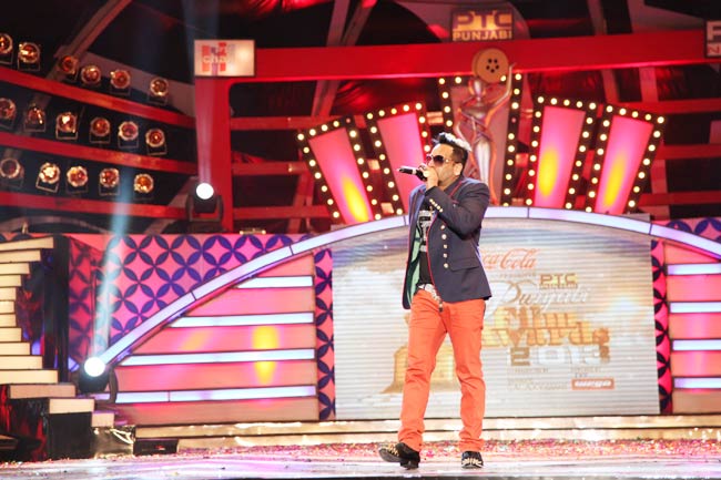 पीटीसी अवार्ड्स में बॉलीवुड सितारे | बोल्‍ड बालाएं