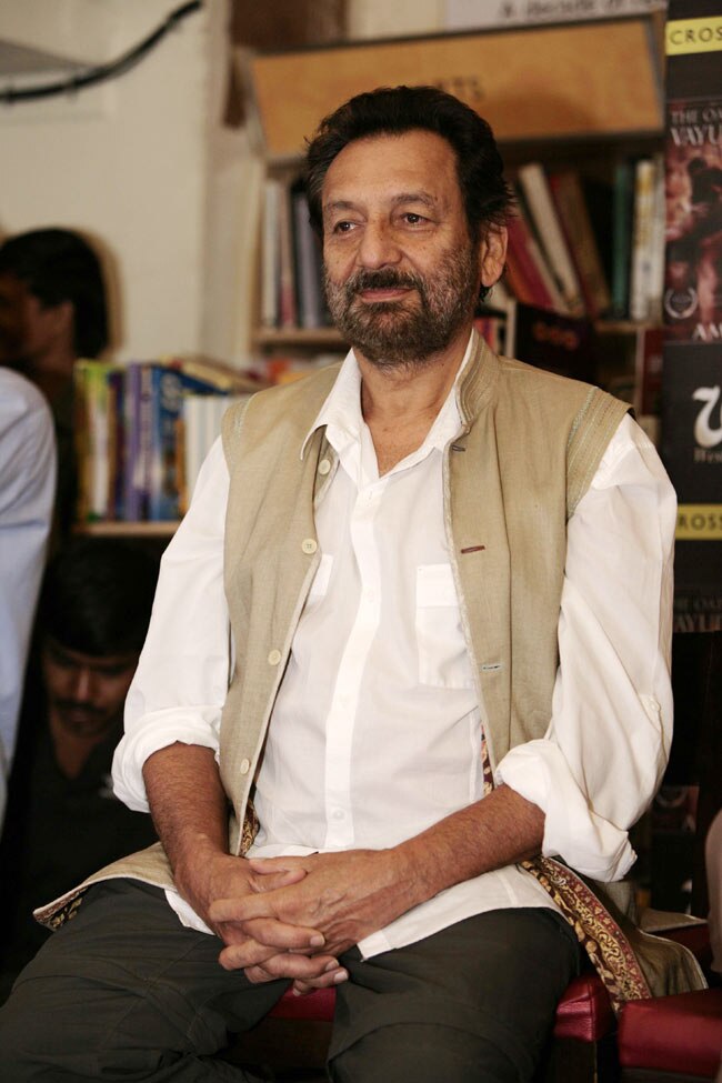 पुस्‍तक विमोचन करने पहुंचे काजोल और शेखर कपूर