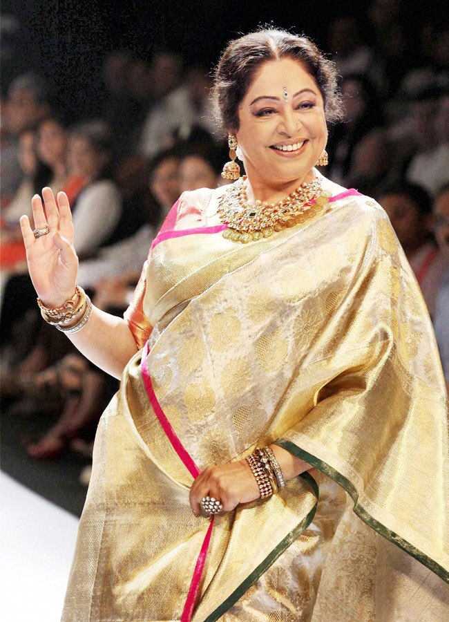 नरेंद्र मोदी की चियरगर्ल्स | मोदी का जीवन