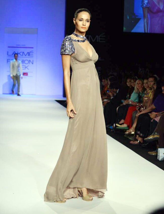 लैक्‍मे फैशन वीक के रैंप पर शाहिद कपूर  | ग्लैमर का तड़का