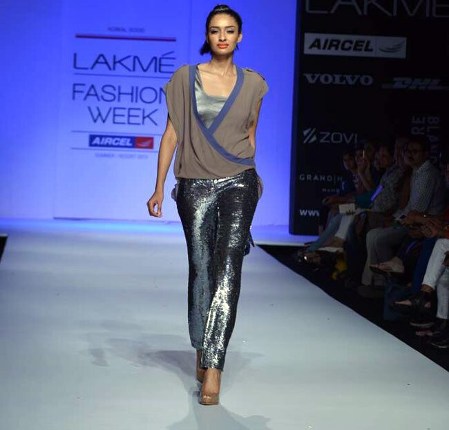 लैक्‍मे फैशन वीक के रैंप पर शाहिद कपूर  | ग्लैमर का तड़का