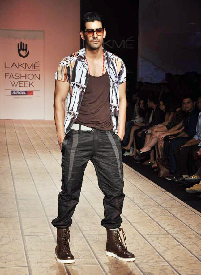 लैक्‍मे फैशन वीक के रैंप पर शाहिद कपूर  | ग्लैमर का तड़का