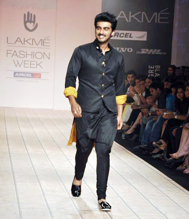 लैक्‍मे फैशन वीक के रैंप पर शाहिद कपूर  | ग्लैमर का तड़का