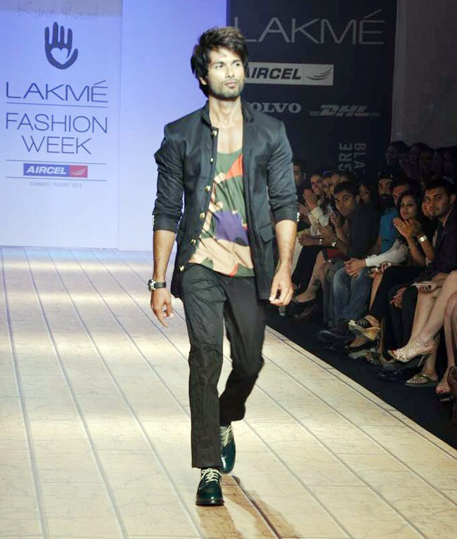 लैक्‍मे फैशन वीक के रैंप पर शाहिद कपूर  | ग्लैमर का तड़का