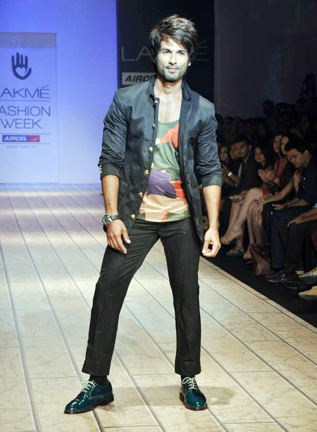 लैक्‍मे फैशन वीक के रैंप पर शाहिद कपूर  | ग्लैमर का तड़का