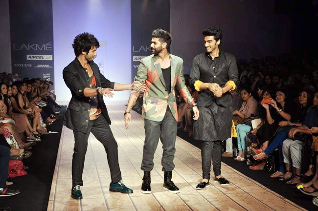 लैक्‍मे फैशन वीक के रैंप पर शाहिद कपूर  | ग्लैमर का तड़का