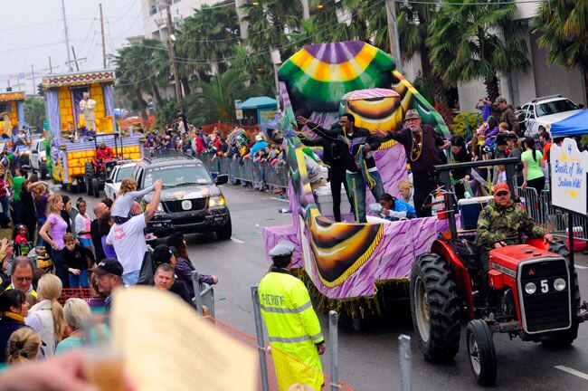 गे-लेसबियन का रंगारंग उत्‍सव... | न्यूड से परहेज नहीं