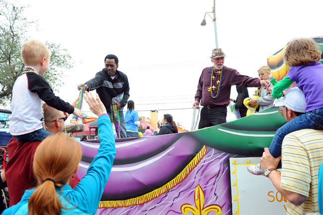 गे-लेसबियन का रंगारंग उत्‍सव... | न्यूड से परहेज नहीं