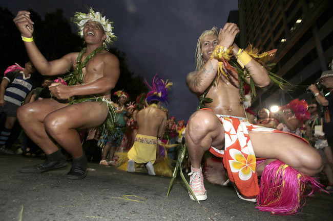 गे-लेसबियन का रंगारंग उत्‍सव... | न्यूड से परहेज नहीं