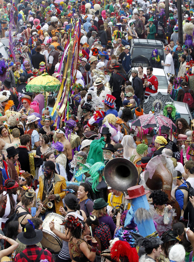 गे-लेसबियन का रंगारंग उत्‍सव... | न्यूड से परहेज नहीं