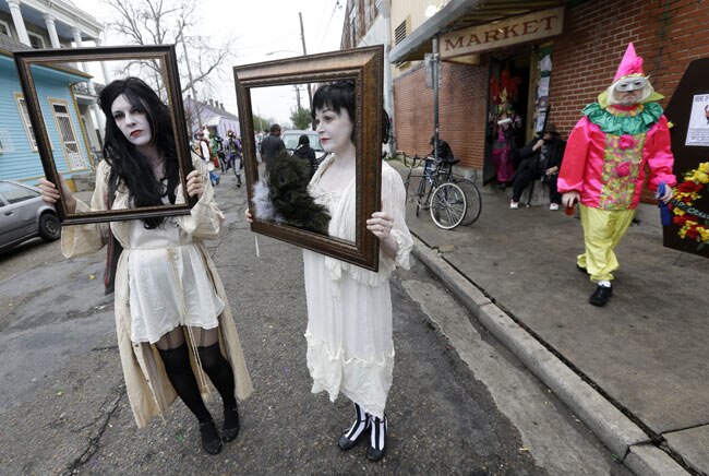 गे-लेसबियन का रंगारंग उत्‍सव... | न्यूड से परहेज नहीं