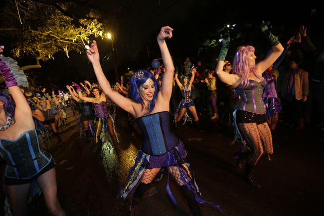 गे-लेसबियन का रंगारंग उत्‍सव... | न्यूड से परहेज नहीं