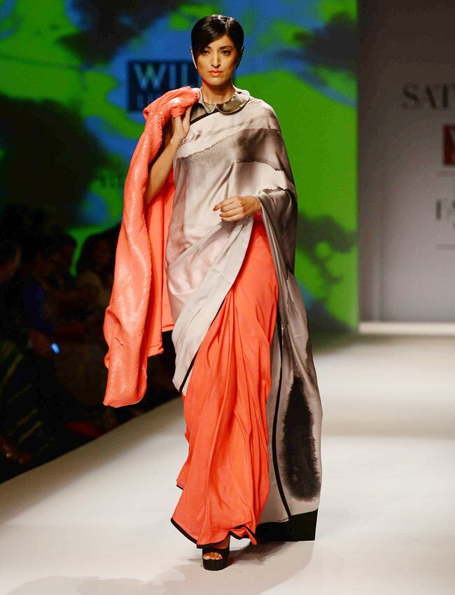 देखें विल्स फैशन वीक का पहला दिन