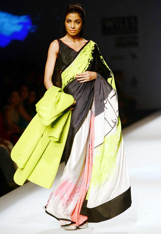 देखें विल्स फैशन वीक का पहला दिन