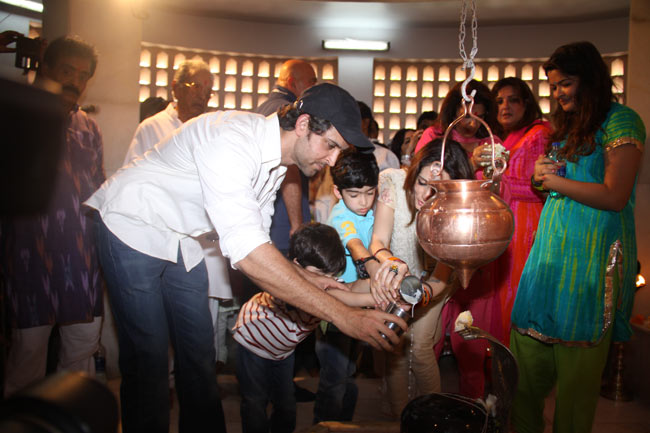 रितिक ने परिवार संग मनाई शिवरात्रि | शानदार रितिक