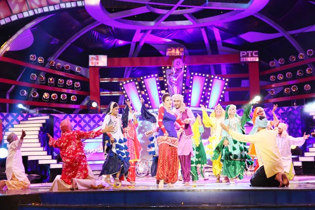 पीटीसी अवार्ड्स में बॉलीवुड सितारे | बोल्‍ड बालाएं