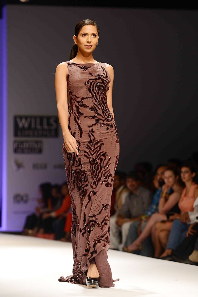 वि‍ल्‍स इंडि‍या फैशन वीक: दूसरे दिन के जलवे...