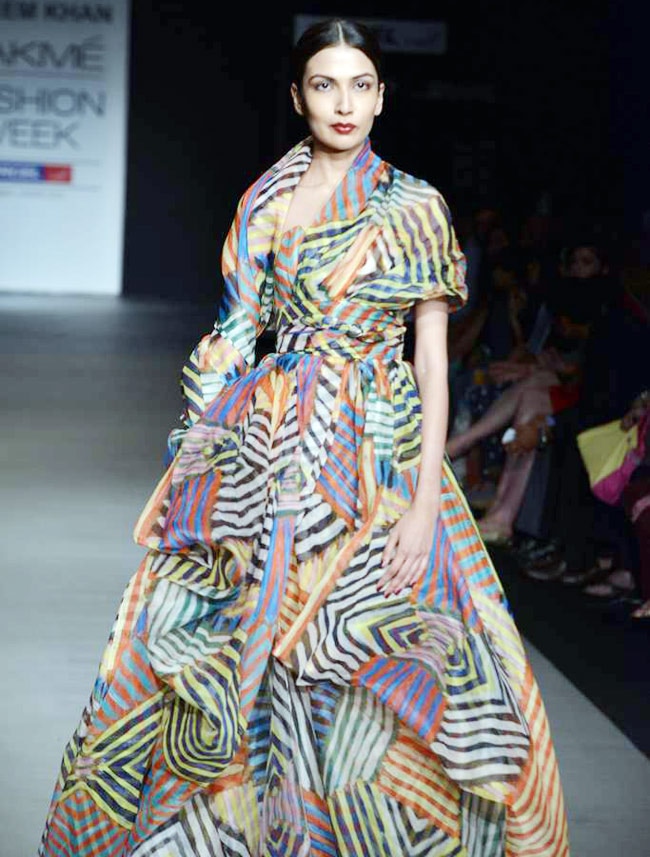 लैक्‍मे फैशन वीक के रैंप पर शाहिद कपूर  | ग्लैमर का तड़का