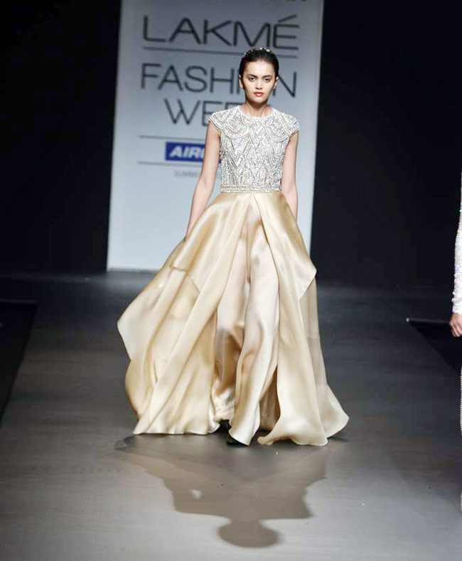 लैक्‍मे फैशन वीक के रैंप पर शाहिद कपूर  | ग्लैमर का तड़का