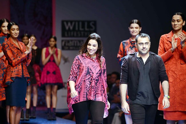 देखें विल्स फैशन वीक का पहला दिन