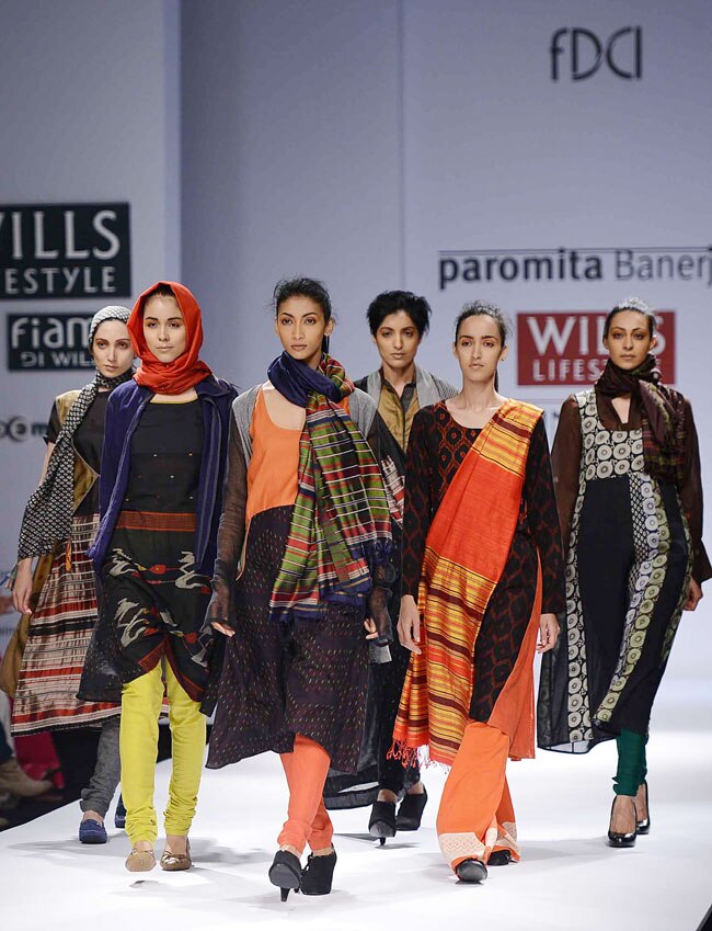 वि‍ल्‍स इंडि‍या फैशन वीक: दूसरे दिन के जलवे...