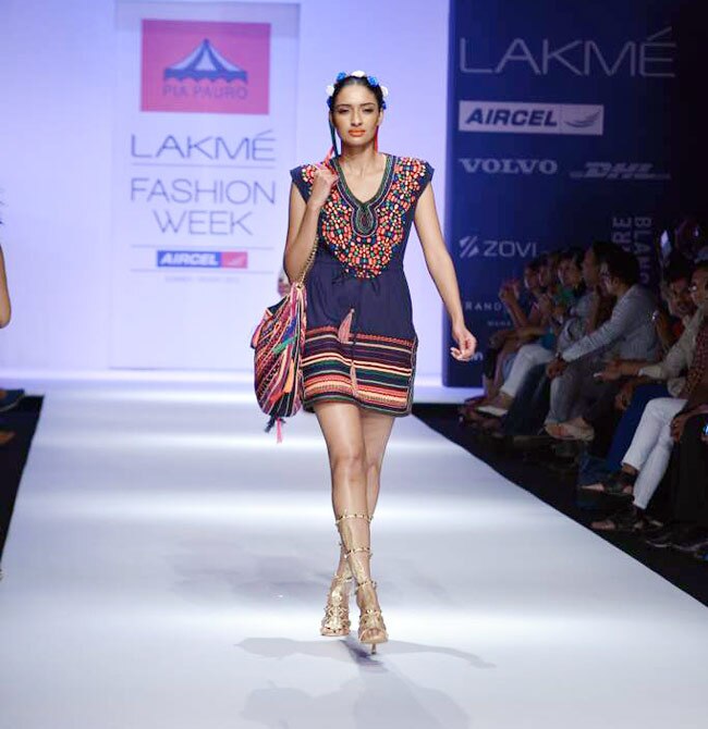 लैक्‍मे फैशन वीक के रैंप पर शाहिद कपूर  | ग्लैमर का तड़का