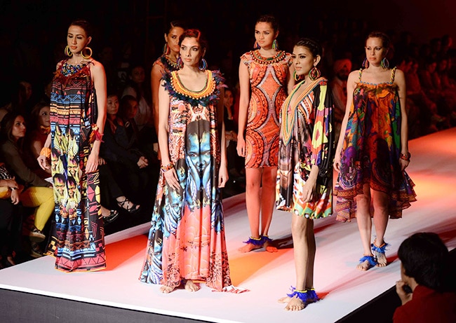 वि‍ल्‍स इंडि‍या फैशन वीक: तीसरे दिन की तस्‍वीरें...| मॉडलों के जलवे
