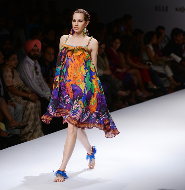 वि‍ल्‍स इंडि‍या फैशन वीक: तीसरे दिन की तस्‍वीरें...| मॉडलों के जलवे