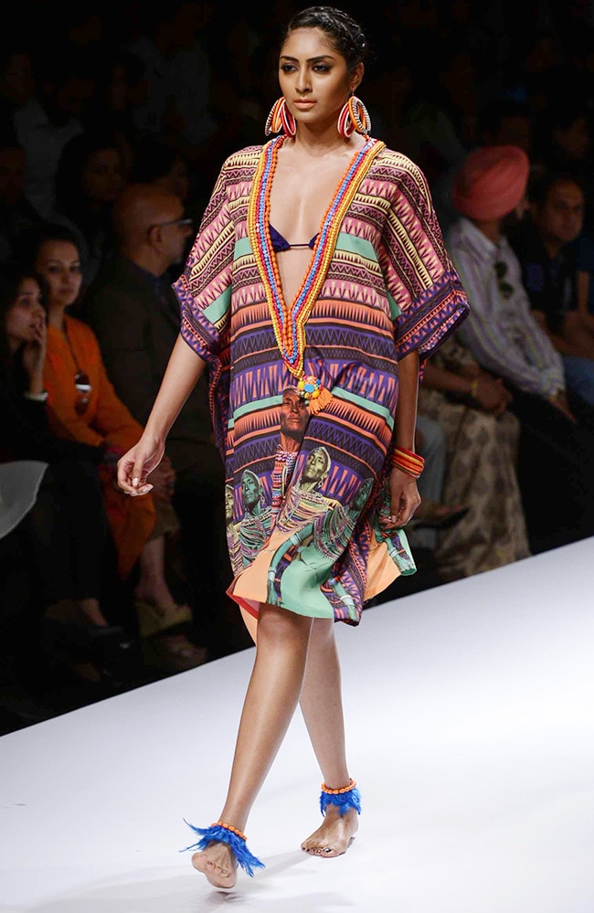 वि‍ल्‍स इंडि‍या फैशन वीक: तीसरे दिन की तस्‍वीरें...| मॉडलों के जलवे