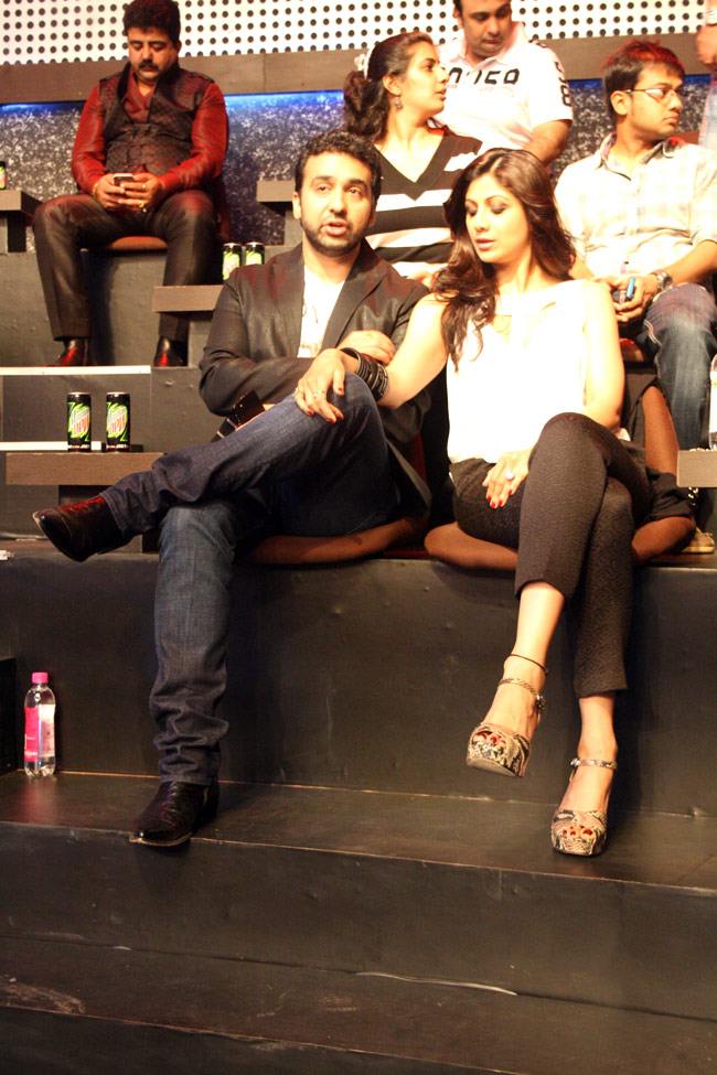 सुपर फाइट लीग-14 के शुभारंभ पर पहुंचे सितारे | ग्लैमर का तड़का