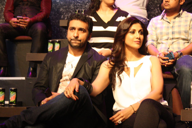 सुपर फाइट लीग-14 के शुभारंभ पर पहुंचे सितारे | ग्लैमर का तड़का