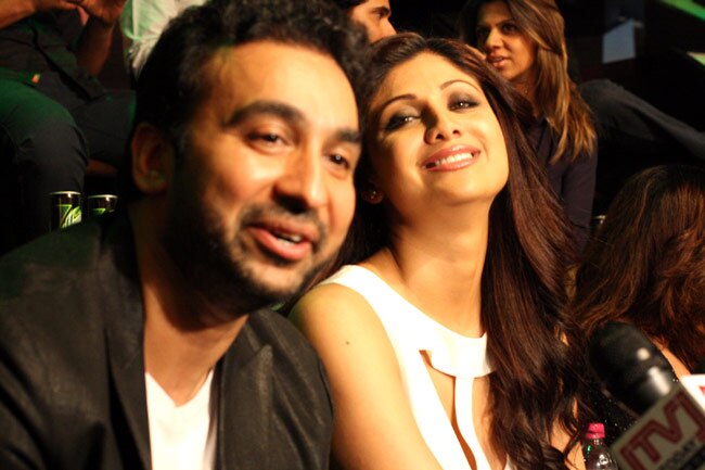 सुपर फाइट लीग-14 के शुभारंभ पर पहुंचे सितारे | ग्लैमर का तड़का