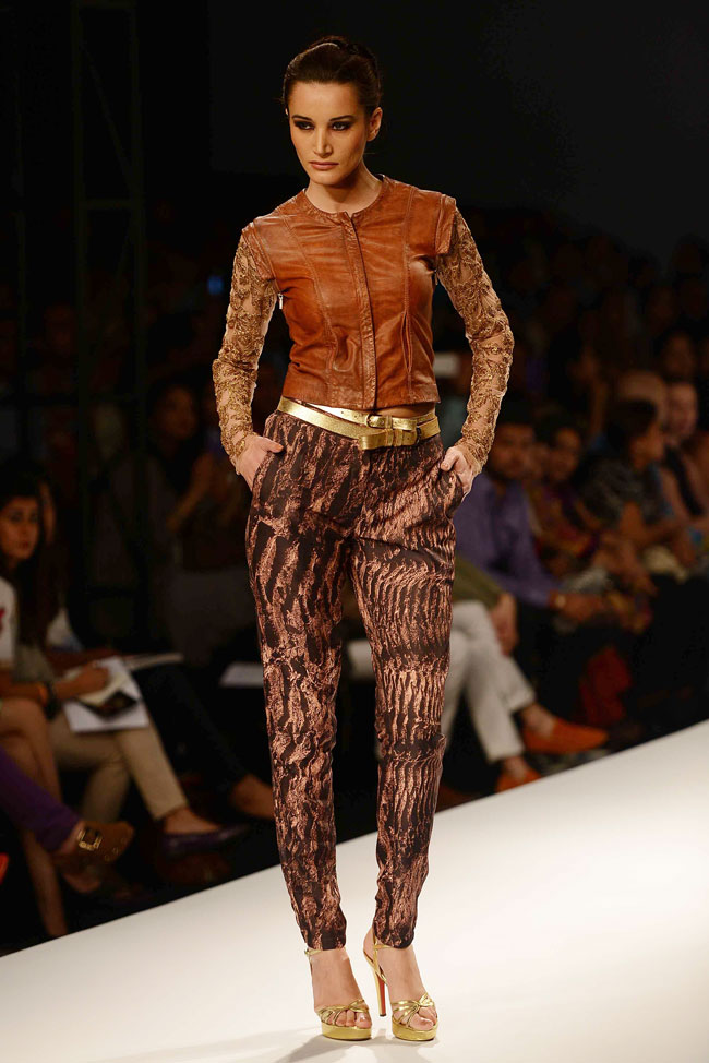 वि‍ल्‍स इंडि‍या फैशन वीक: दूसरे दिन के जलवे...