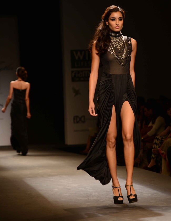 देखें विल्स फैशन वीक का पहला दिन