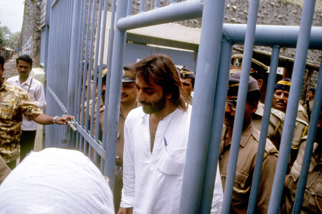 संजय दत्त कब-कब गए जेल